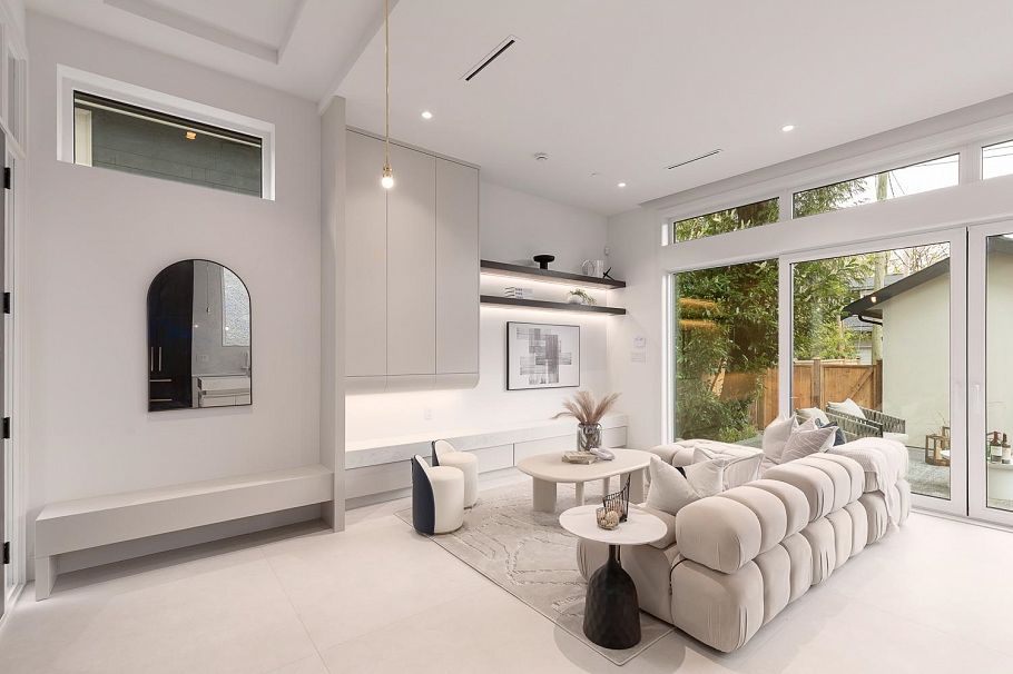 2 3617 W 12th Avenue Vancouver, BC - 3