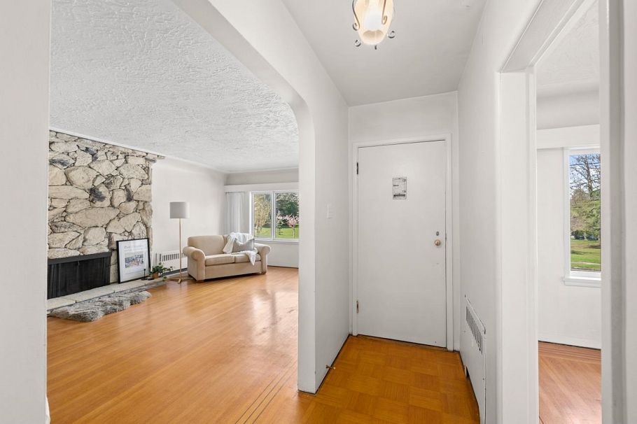 2880 Oxford Street Vancouver, BC - 5