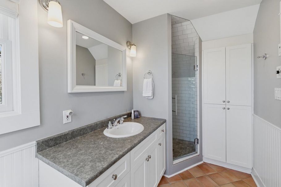 424 E Keith Road North Vancouver, BC - 23