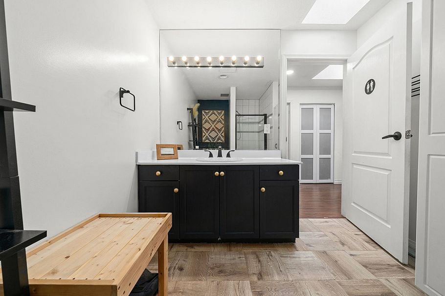 305 1318 W 6th Avenue Vancouver, BC - 29