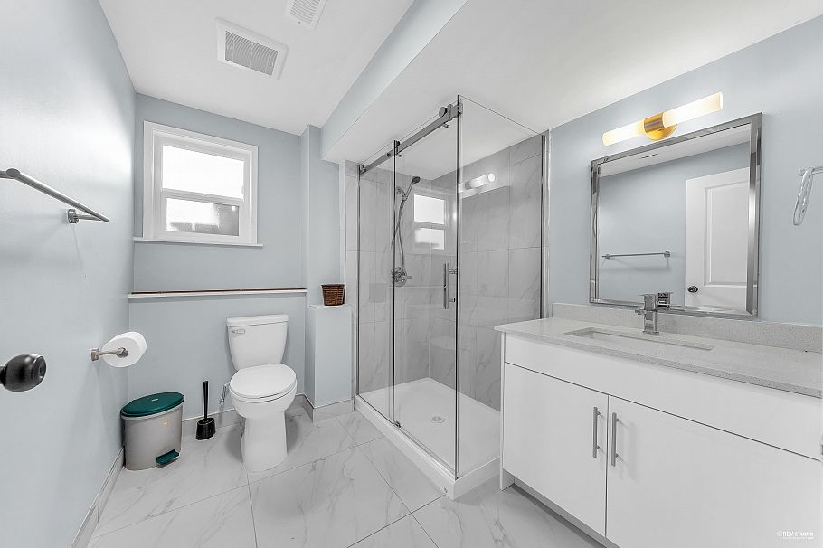 1362 E 60th Avenue Vancouver, BC - 26