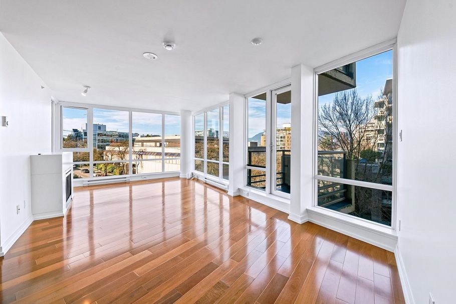 404 1690 W 8th Avenue Vancouver, BC - 1