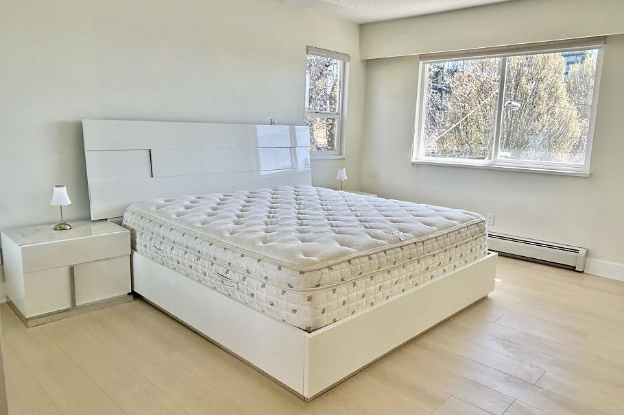 1544 W 68th Avenue Vancouver, BC - 11