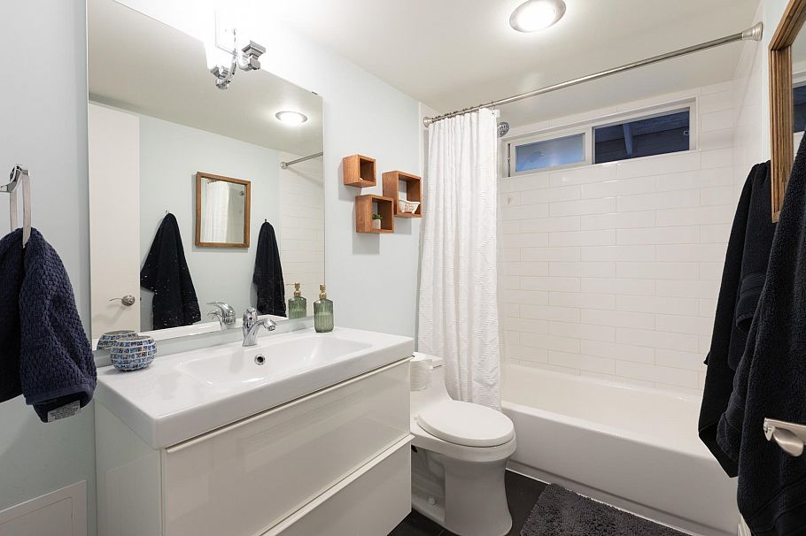 402 555 W 28th Street North Vancouver, BC - 23