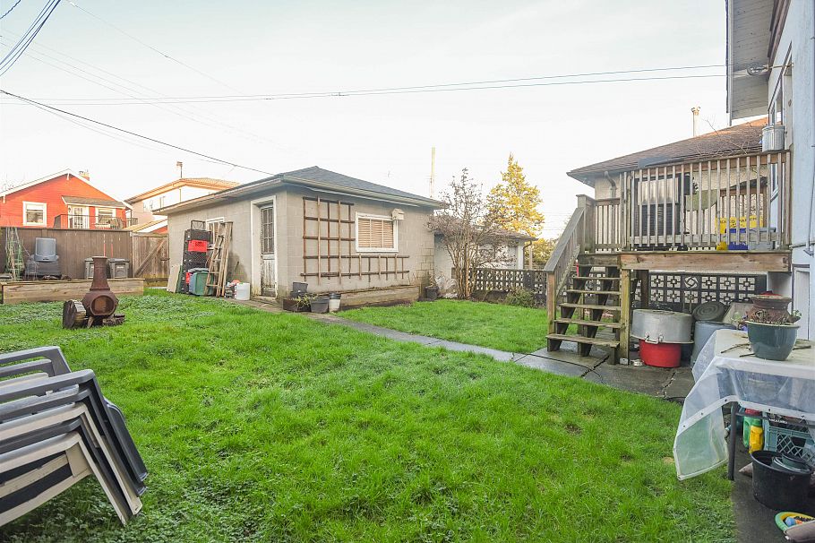 2881 Adanac Street Vancouver, BC - 14