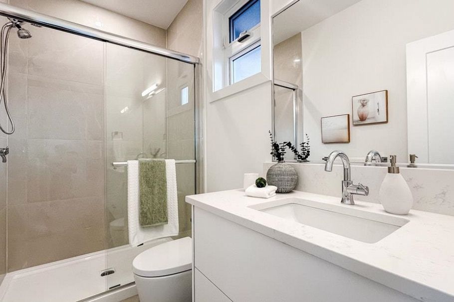 4265 Macdonald Avenue Burnaby, BC - 16