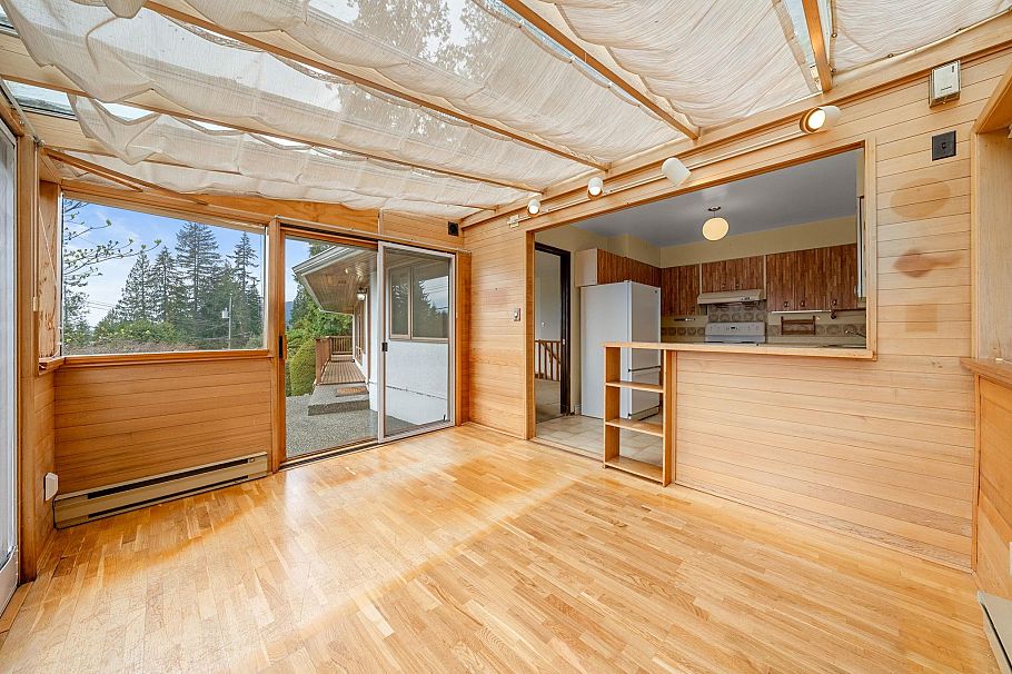 234 Rondoval Crescent North Vancouver, BC - 13