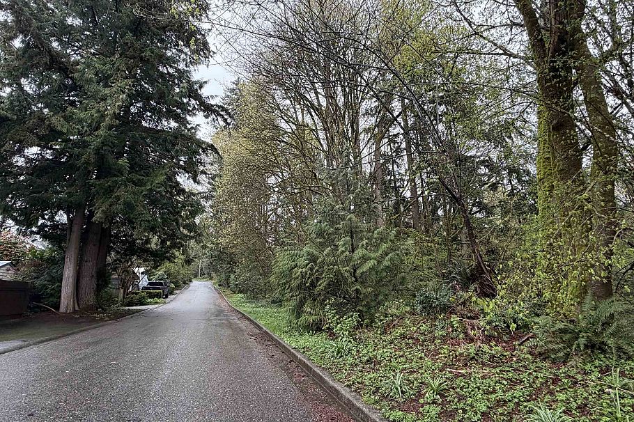 1852 Larson Road North Vancouver, BC - 37