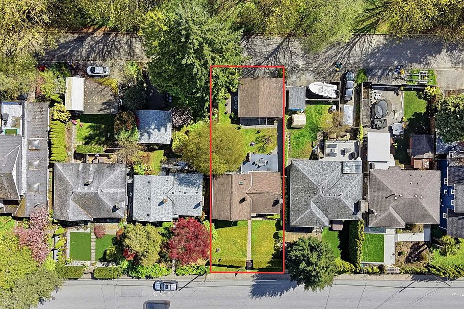 1852 Larson Road North Vancouver, BC - 31