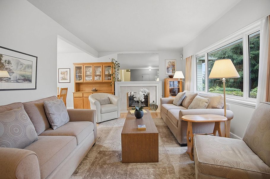 1852 Larson Road North Vancouver, BC - 6