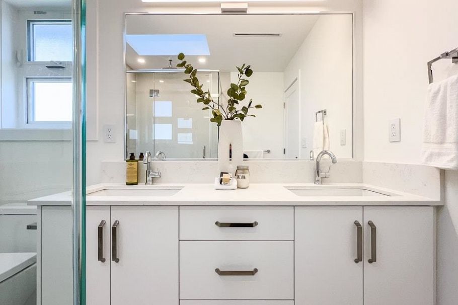 4265 Macdonald Avenue Burnaby, BC - 25