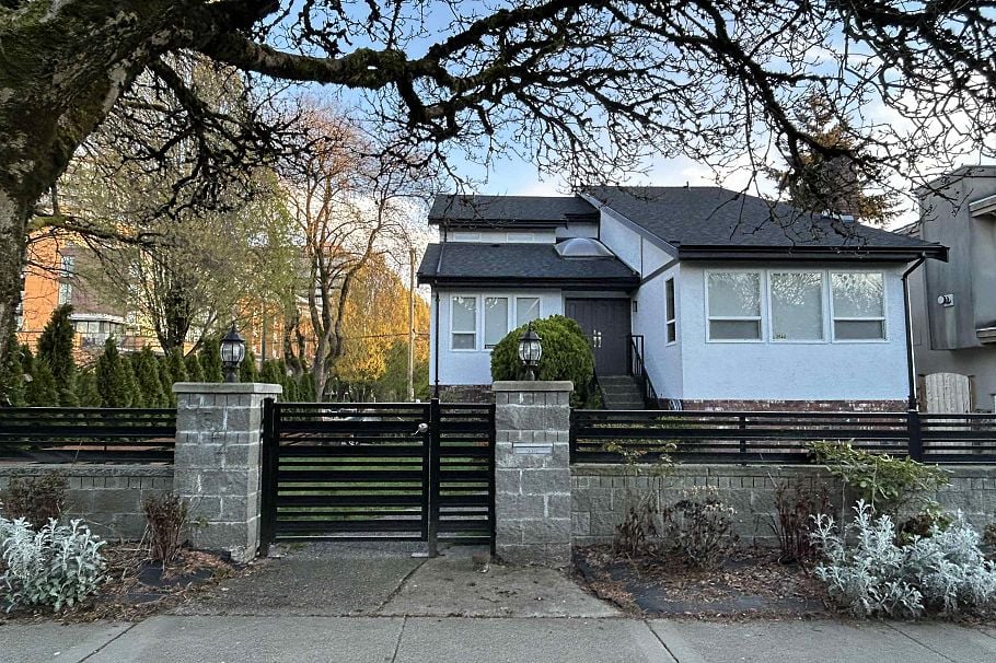 1544 W 68th Avenue Vancouver, BC - 1