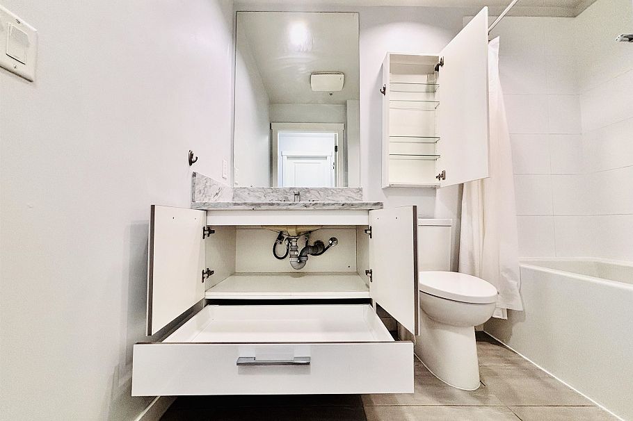 302 3263 Pierview Crescent Vancouver, BC - 3