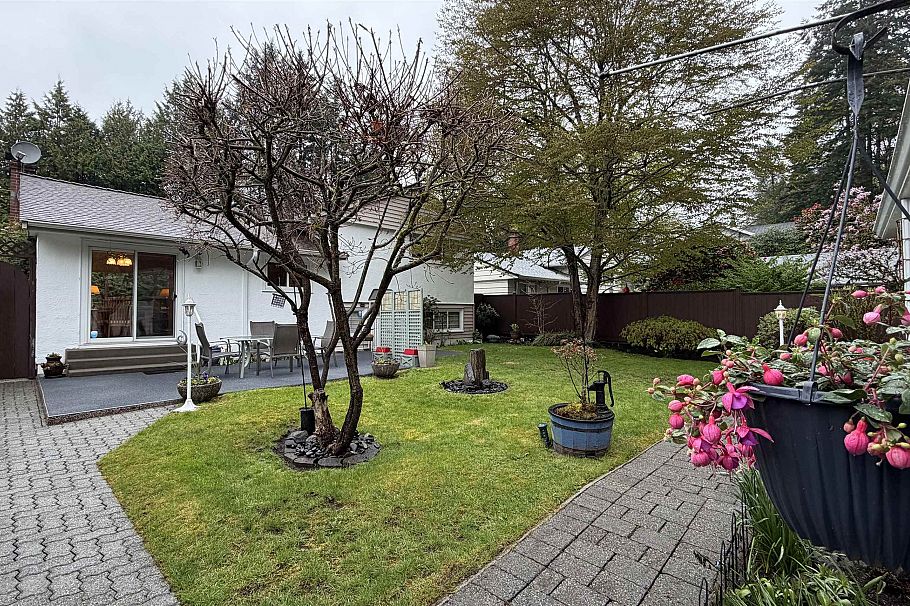 1852 Larson Road North Vancouver, BC - 17