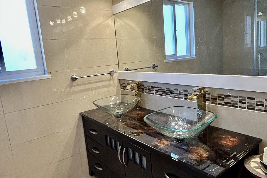 1544 W 68th Avenue Vancouver, BC - 10