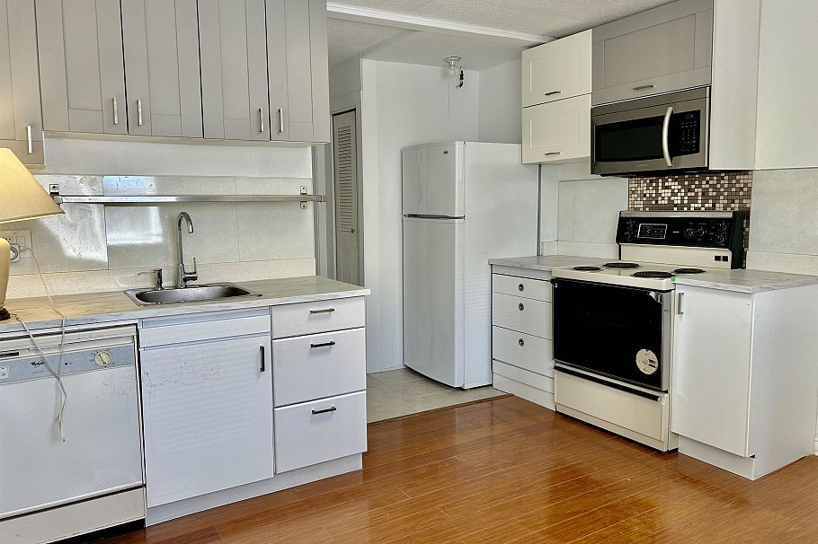 1544 W 68th Avenue Vancouver, BC - 25