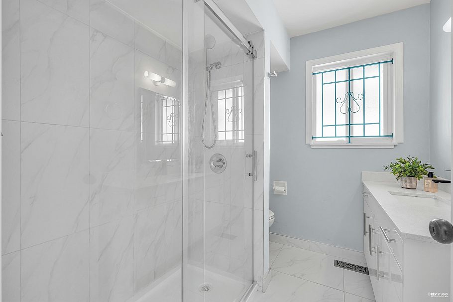 1362 E 60th Avenue Vancouver, BC - 17