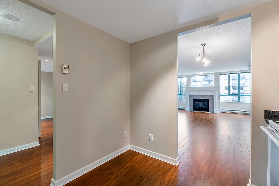 603 1132 Haro Street Vancouver, BC - 5