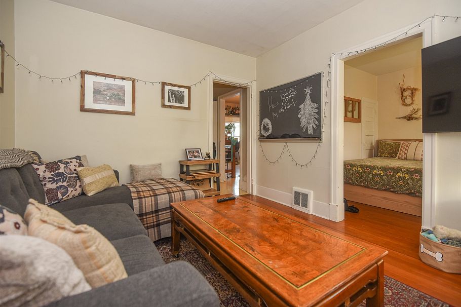 2881 Adanac Street Vancouver, BC - 6