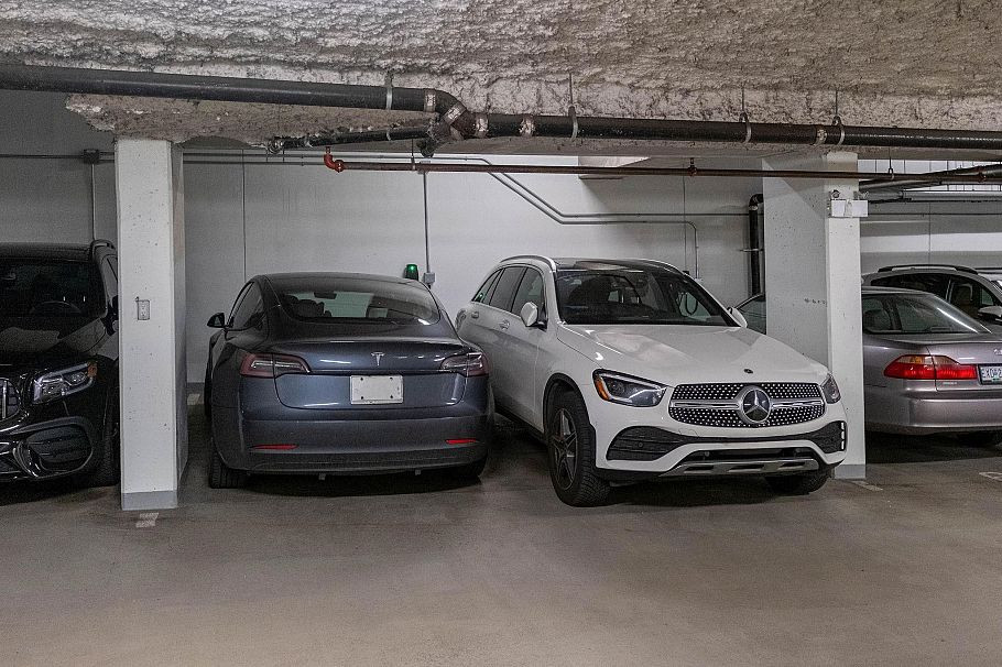 208 135 W 2nd Street North Vancouver, BC - 35