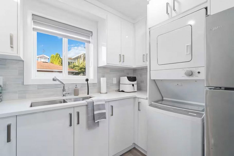 2984 Kitchener Street Vancouver, BC - 19