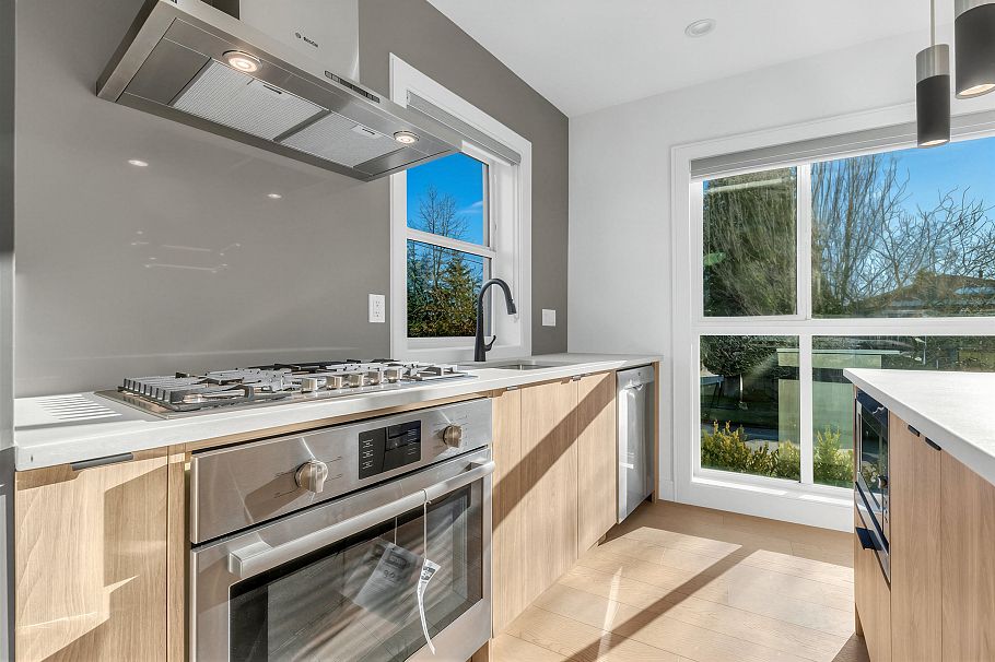 7359 Oak Street Vancouver, BC - 5