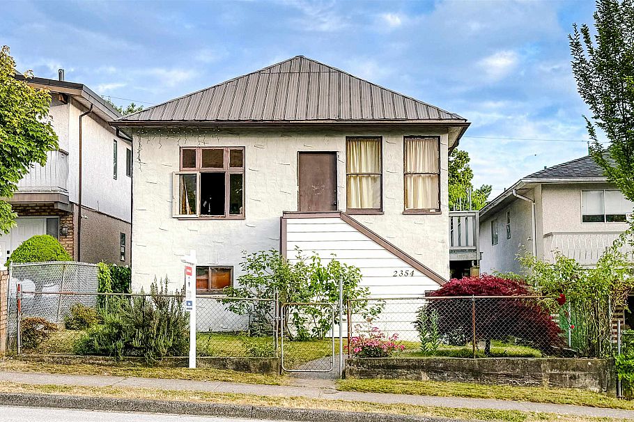 2354 E 33rd Avenue Vancouver, BC - 5