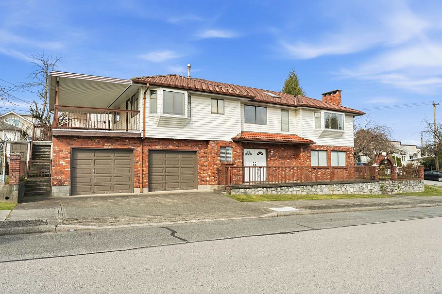 2693 E Georgia Street Vancouver, BC - 2