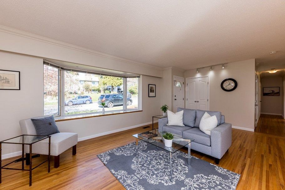 2094 Viewlynn Drive North Vancouver, BC - 19