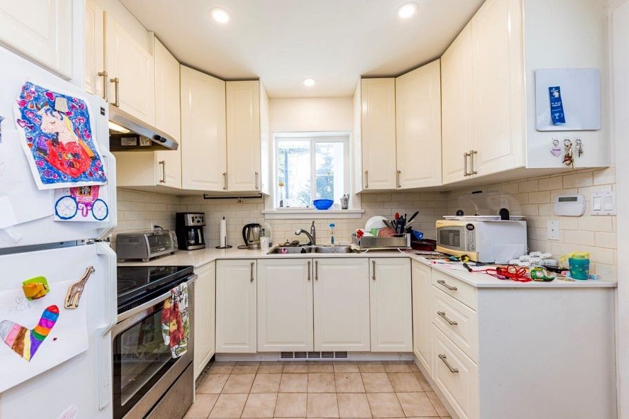 2094 Viewlynn Drive North Vancouver, BC - 37