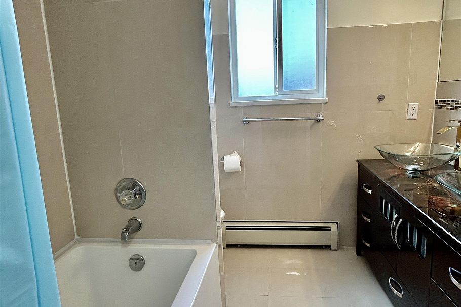 1544 W 68th Avenue Vancouver, BC - 16