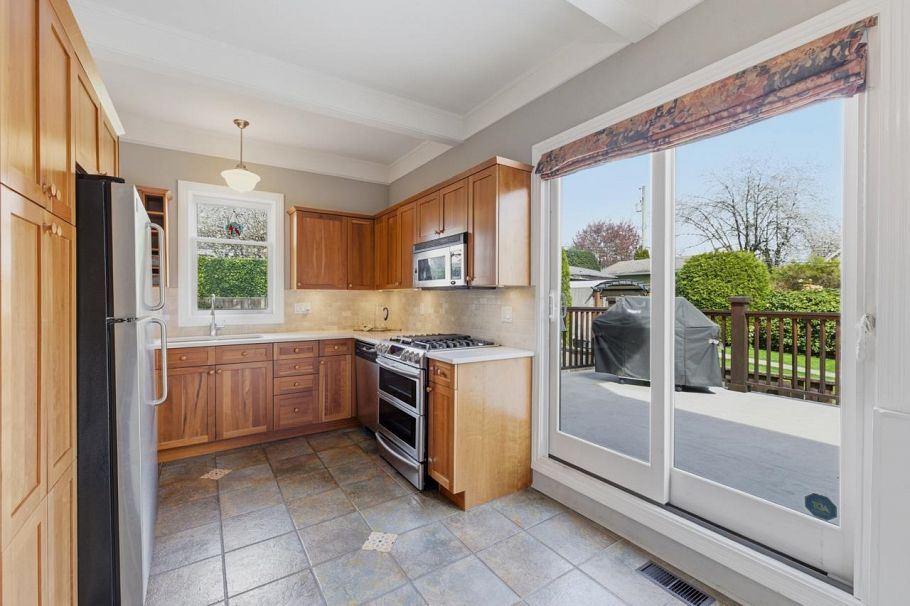 424 E Keith Road North Vancouver, BC - 12