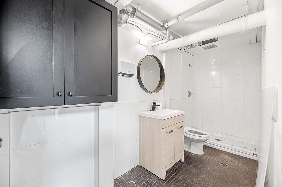 1130 Granville Street Vancouver, BC - 12