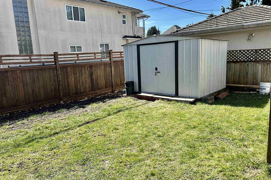 1544 W 68th Avenue Vancouver, BC - 22