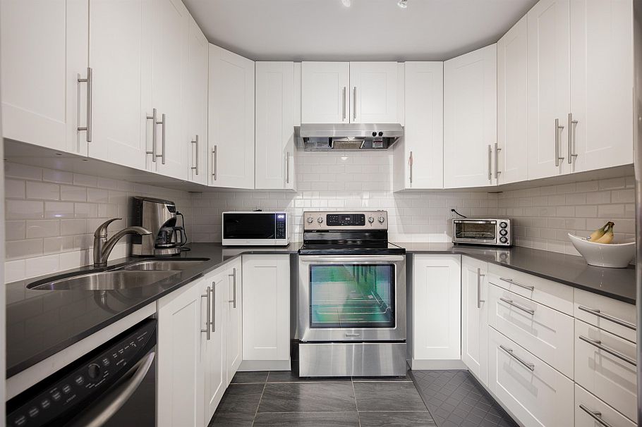 215 251 W 4th Street North Vancouver, BC - 1