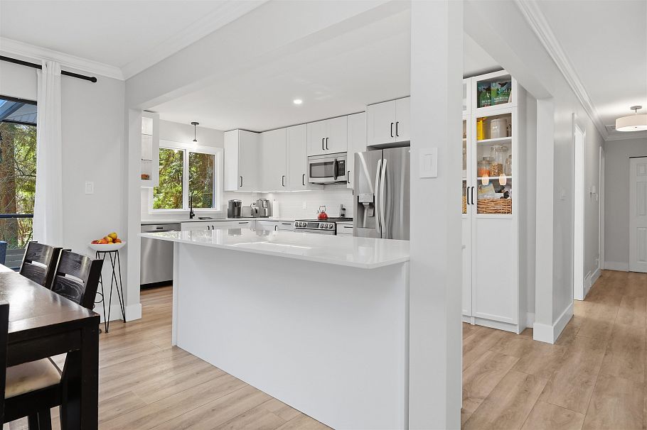 4535 Raeburn Street North Vancouver, BC - 14