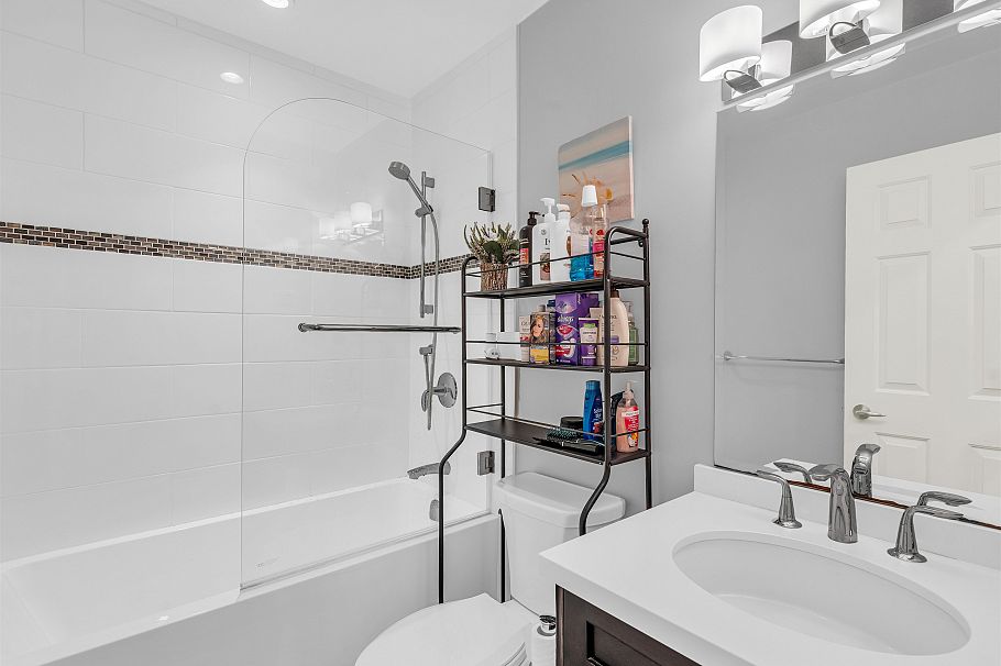 7170 Hecate Place Vancouver, BC - 2