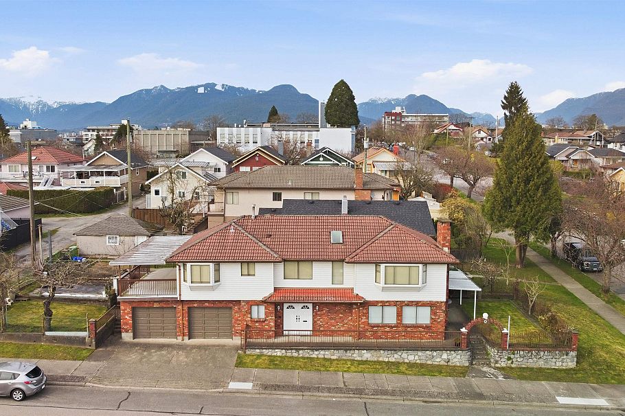 2693 E Georgia Street Vancouver, BC - 27