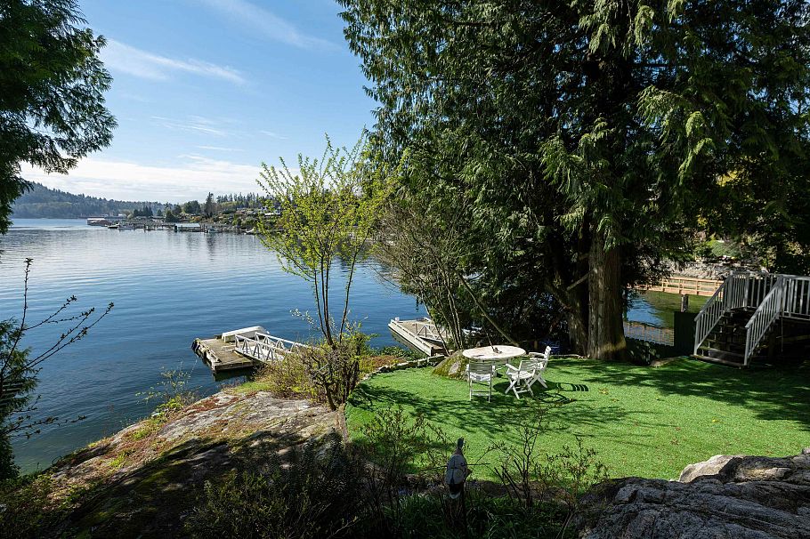 4515 Stonehaven Avenue North Vancouver, BC - 3