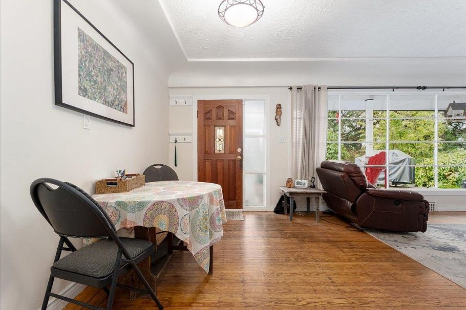 322 E 25th Street North Vancouver, BC - 6