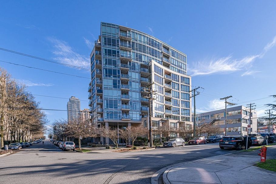 404 1690 W 8th Avenue Vancouver, BC - 2