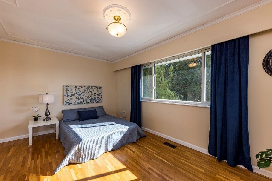 2094 Viewlynn Drive North Vancouver, BC - 9