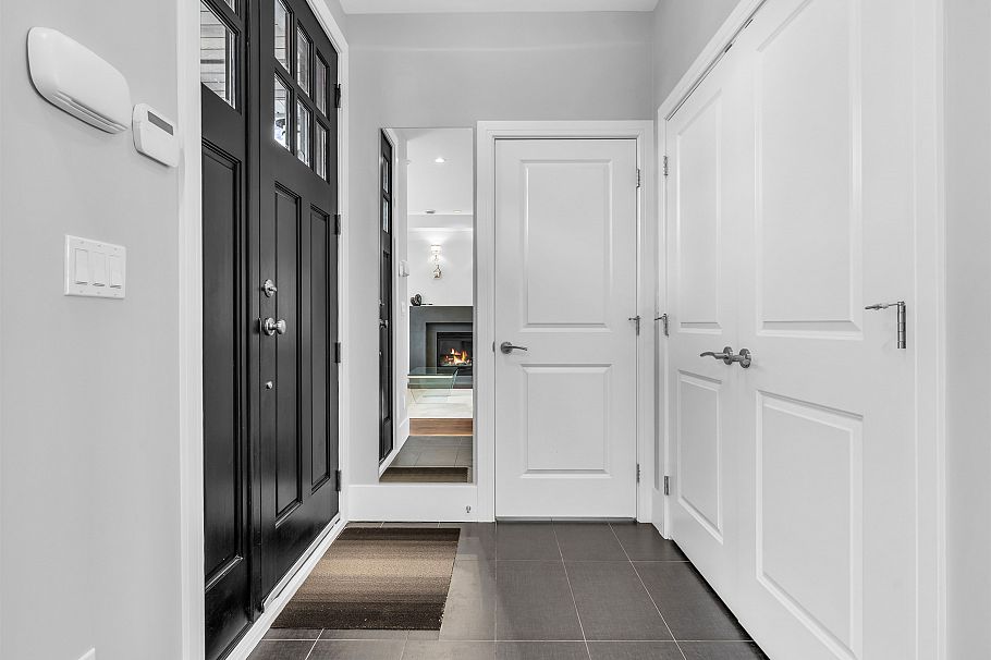 66 E 57th Avenue Vancouver, BC - 2