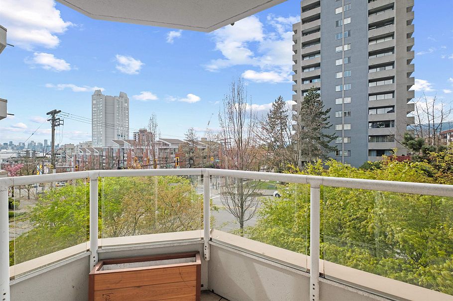 303 408 Lonsdale Avenue North Vancouver, BC - 32