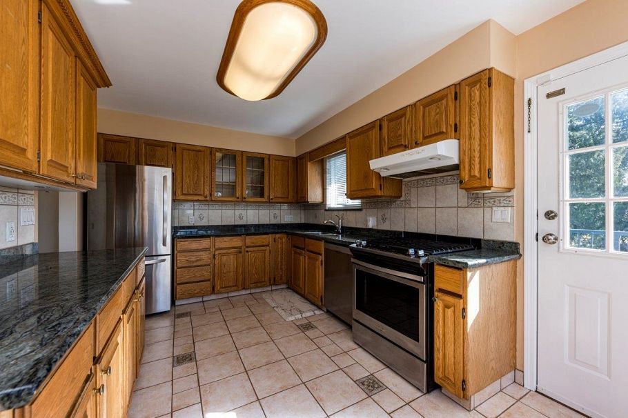 2094 Viewlynn Drive North Vancouver, BC - 26