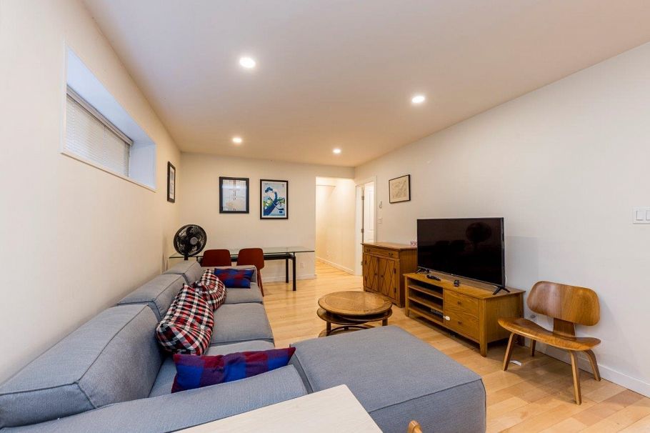 2094 Viewlynn Drive North Vancouver, BC - 35