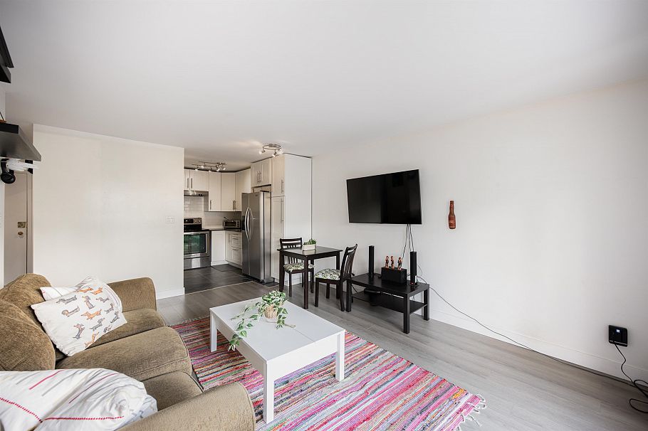 215 251 W 4th Street North Vancouver, BC - 11