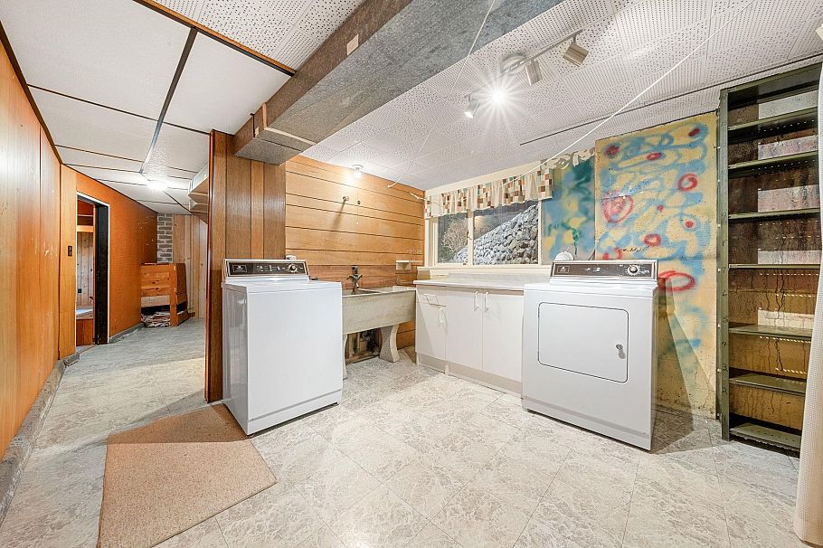 234 Rondoval Crescent North Vancouver, BC - 33