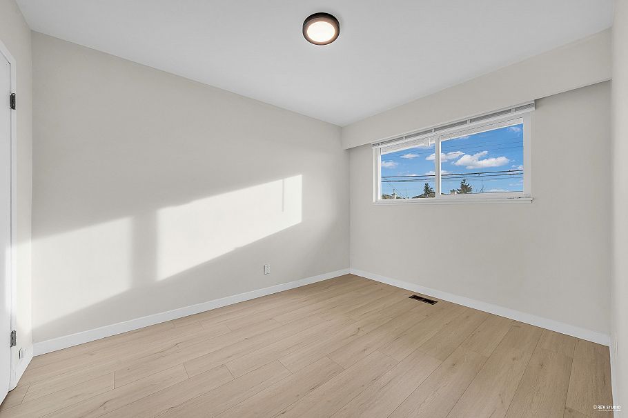 1362 E 60th Avenue Vancouver, BC - 18