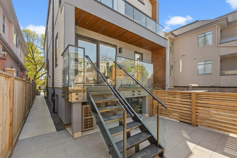 679 W 18th Avenue Vancouver, BC - 34